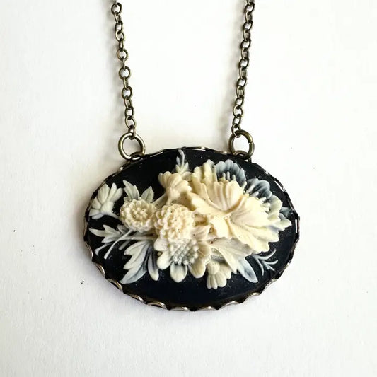 CAMEO PENDANT