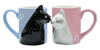 Kissing Cats Mug Set