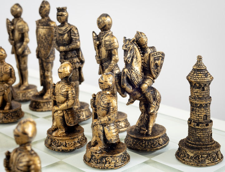 KNIGHT CHESS SET